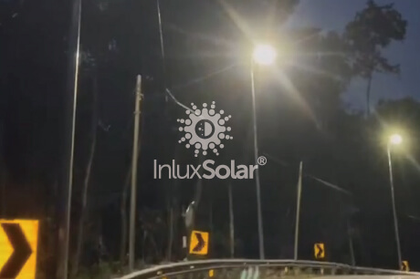Lampes solaires pour autoroute rurale en Malaisie