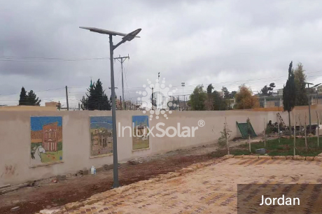 Falcon tout en deux lampadaire solaire en Jordanie